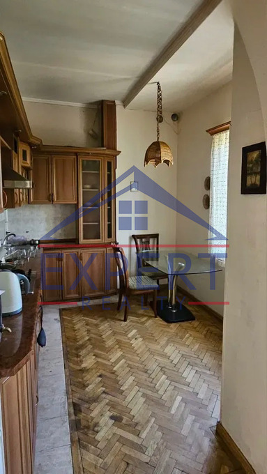 ԿԵՆՏՐՈՆ, ԱՐՇԱԿՈՒՆՅԱՑ ՊՈՂՈՏԱ, 2 ՍԵՆՅԱԿ