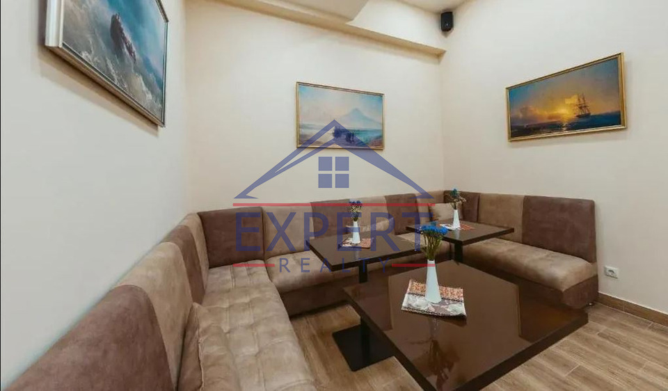 ԿԵՆՏՐՈՆ, ՓԱՎՍՏՈՑ ԲՈՒԶԱՆԴ