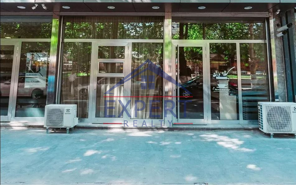 ԿԵՆՏՐՈՆ, ՓԱՎՍՏՈՑ ԲՈՒԶԱՆԴ