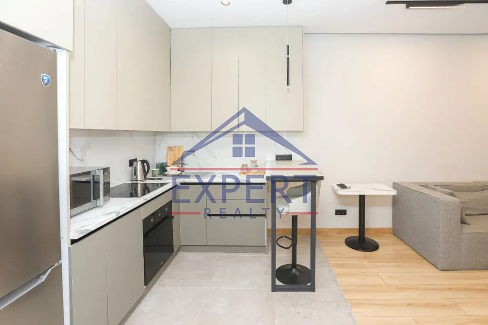 ԿԵՆՏՐՈՆ, ՉԱՐԵՆՑԻ ՓՈՂՈՑ, 2 ՍԵՆՅԱԿ