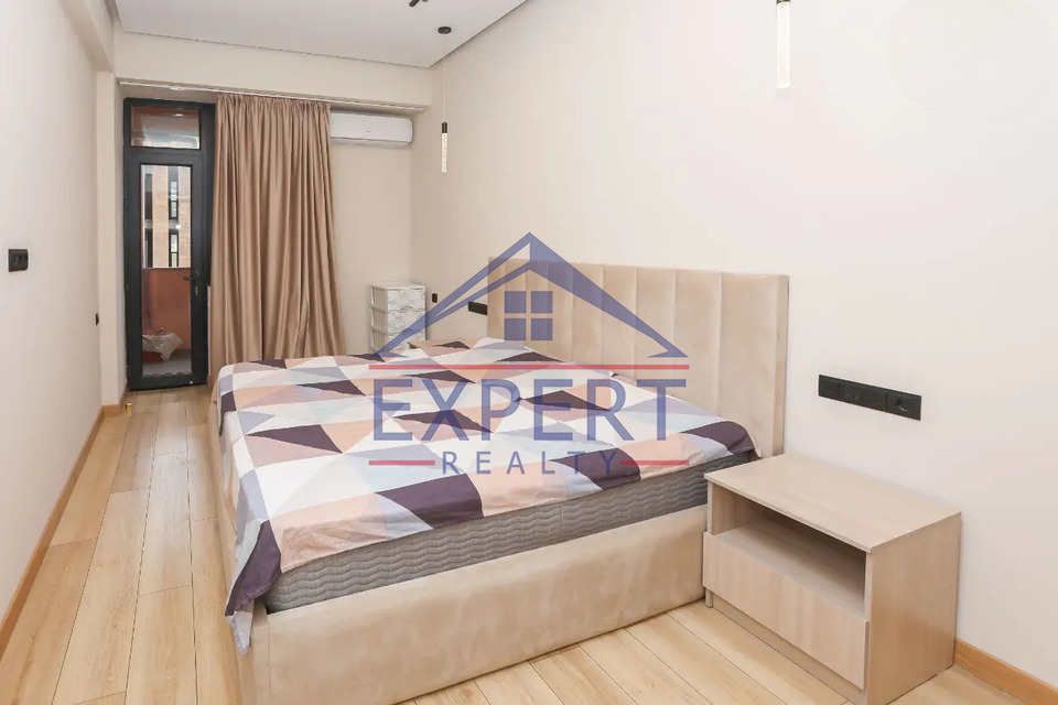 ԿԵՆՏՐՈՆ, ՉԱՐԵՆՑԻ ՓՈՂՈՑ, 2 ՍԵՆՅԱԿ