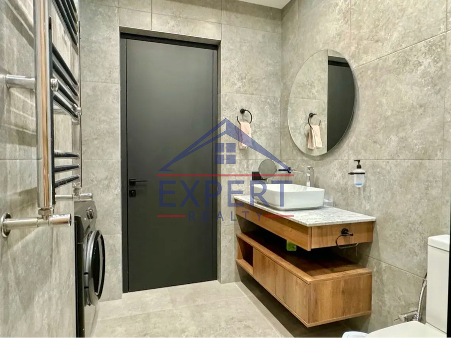 ԿԵՆՏՐՈՆ, ՉԱՐԵՆՑԻ ՓՈՂՈՑ, 2 ՍԵՆՅԱԿ