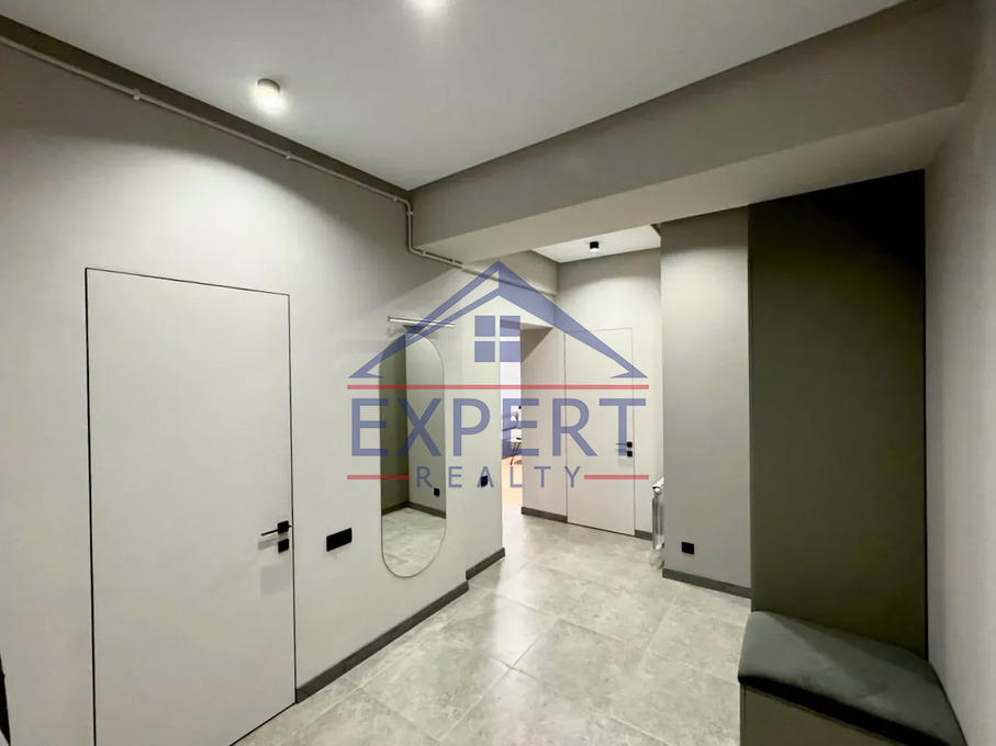 ԿԵՆՏՐՈՆ, ՉԱՐԵՆՑԻ ՓՈՂՈՑ, 2 ՍԵՆՅԱԿ