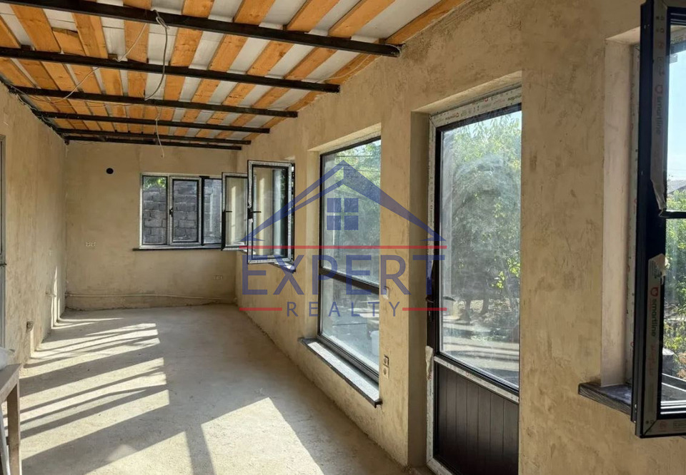 ԷՐԵԲՈՒՆԻ,   ՆՈՐ ԱՐԵՇ, 5  ՍԵՆՅԱԿ