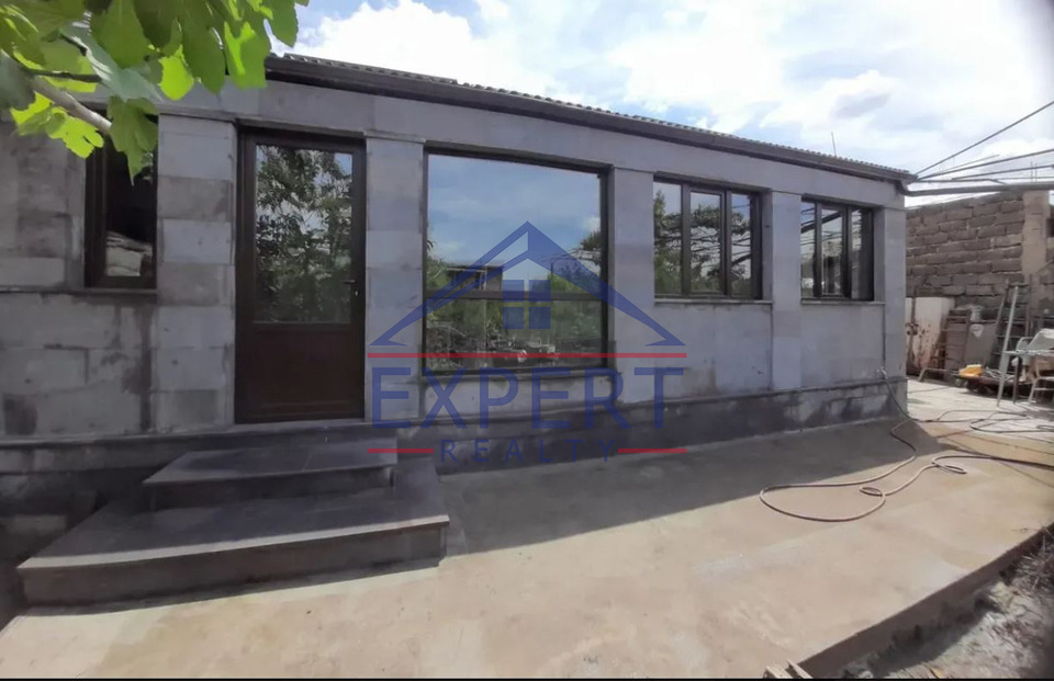 ԷՐԵԲՈՒՆԻ,   ՆՈՐ ԱՐԵՇ, 5  ՍԵՆՅԱԿ