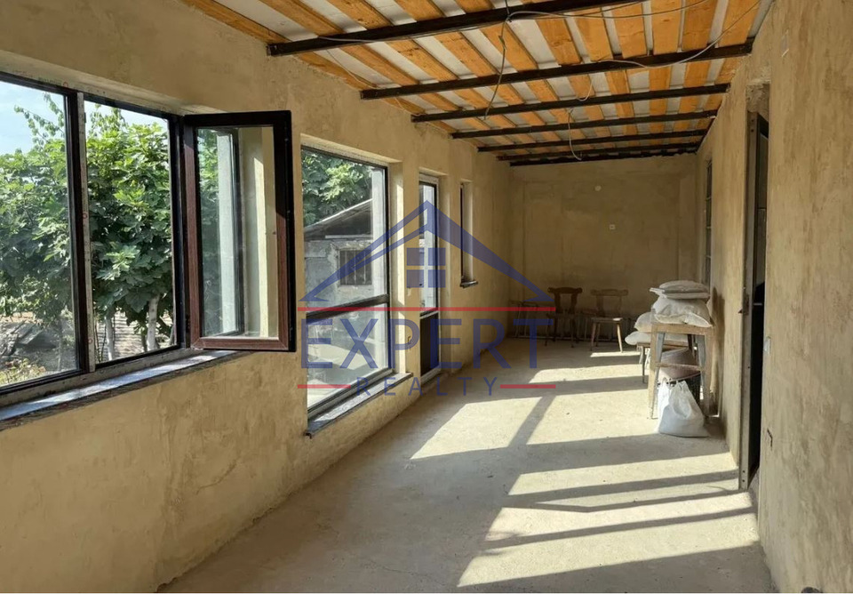 ԷՐԵԲՈՒՆԻ,   ՆՈՐ ԱՐԵՇ, 5  ՍԵՆՅԱԿ