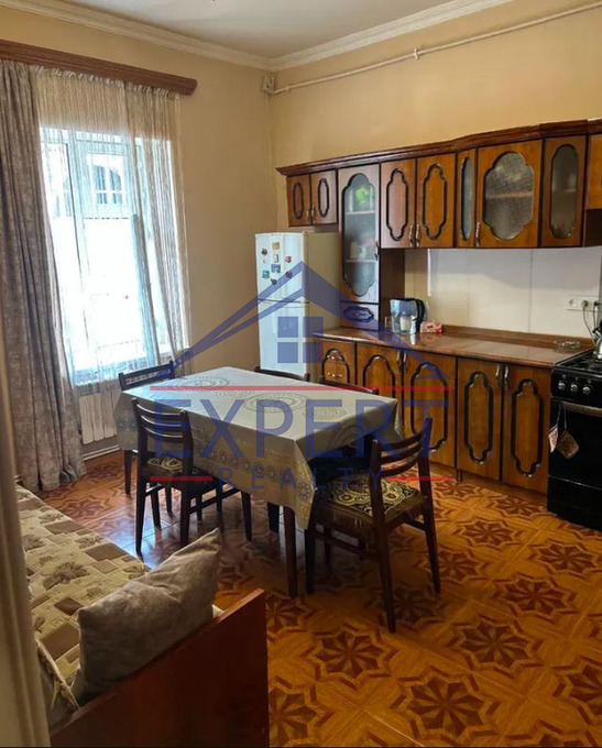 ԷՐԵԲՈՒՆԻ, ՆՈՐ ԱՐԵՇ , 7 ՍԵՆՅԱԿ