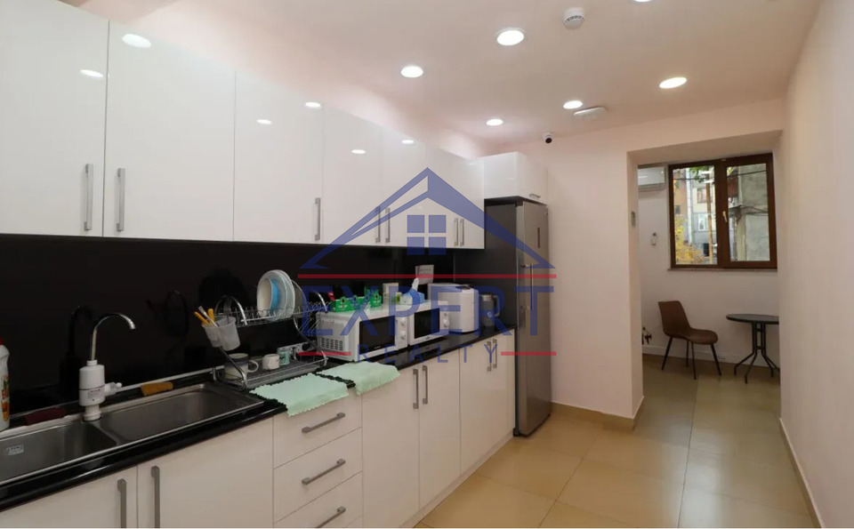 ԱՐԱԲԿԻՐ, ԿՈՄԻՏԱՍԻ ՊՈՂՈՏԱ, 3 ՍԵՆՅԱԿ