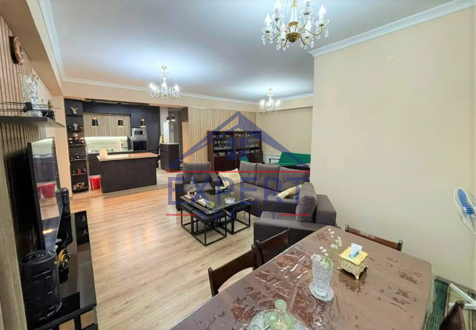 ԿԵՆՏՐՈՆ, ՊԱՐՈՆՅԱՆ ՓՈՂՈՑ, 3 ՍԵՆՅԱԿ