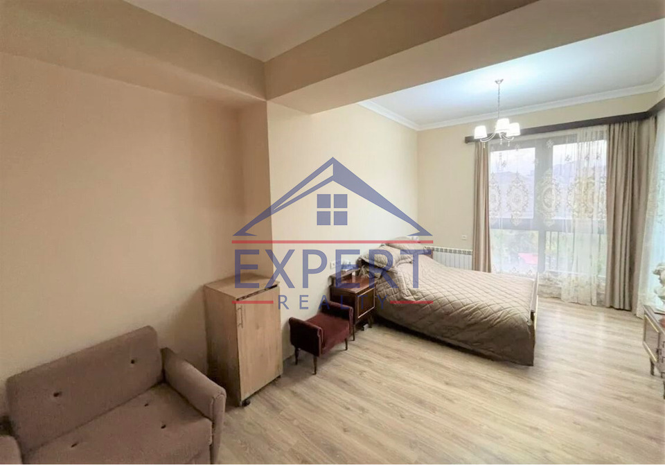 ԿԵՆՏՐՈՆ, ՊԱՐՈՆՅԱՆ ՓՈՂՈՑ, 3 ՍԵՆՅԱԿ