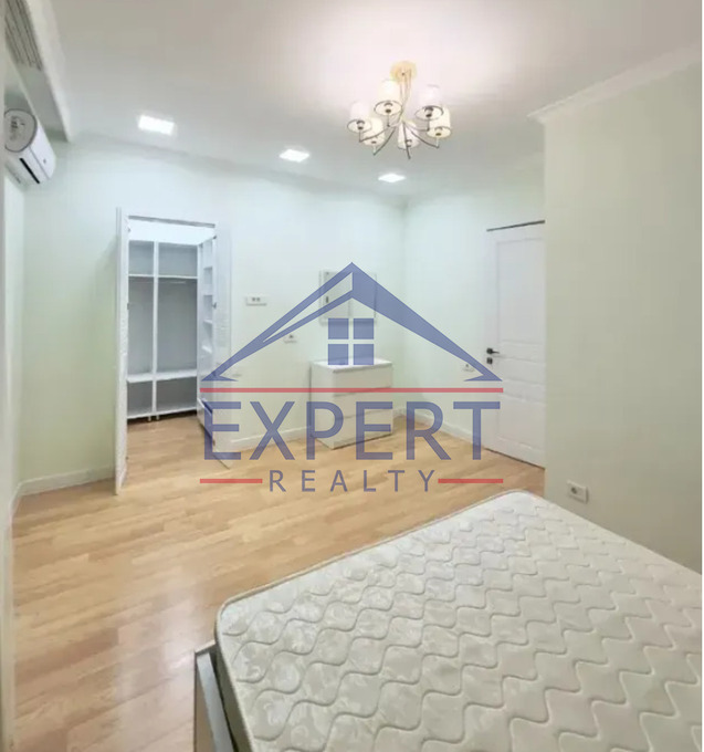 ԿԵՆՏՐՈՆ, ԱՐԱՄԻ ՓՈՂՈՑ, 4 ՍԵՆՅԱԿ