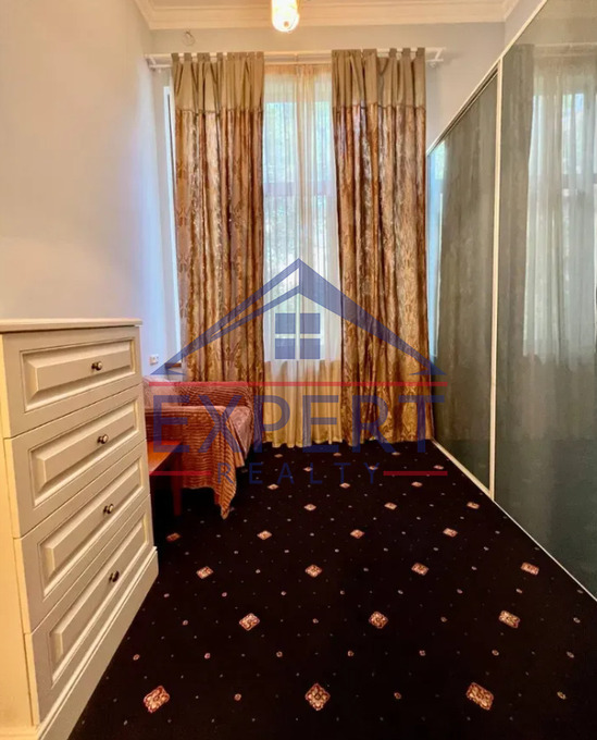 ԿԵՆՏՐՈՆ, ՊՈՒՇԿԻՆ ՓՈՂՈՑ, 3 ՍԵՆՅԱԿ