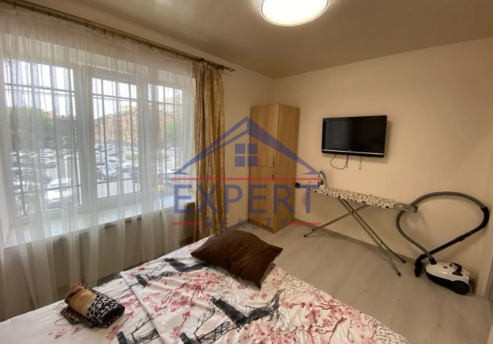 ԿԵՆՏՐՈՆ, ՆԱԼԲԱՆԴՅԱՆ ՓՈՂՈՑ , 3 ՍԵՆՅԱԿ