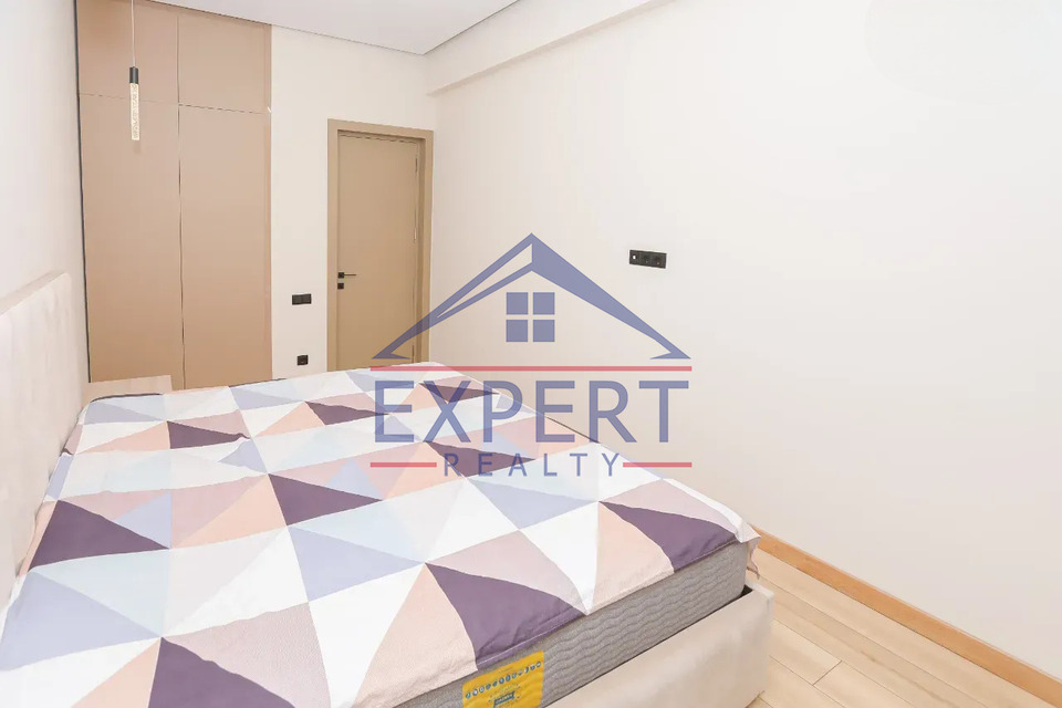 ԿԵՆՏՐՈՆ, ՉԱՐԵՆՑԻ ՓՈՂՈՑ, 2 ՍԵՆՅԱԿ