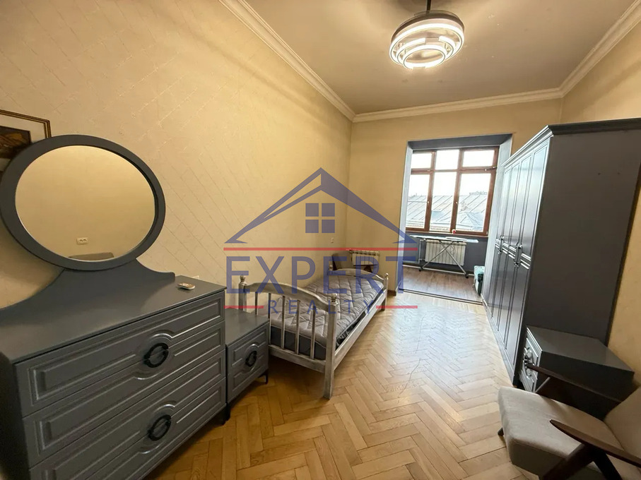 ԿԵՆՏՐՈՆ, ԽԱՆՋՅԱՆ ՓՈՂՈՑ, 3 ՍԵՆՅԱԿ