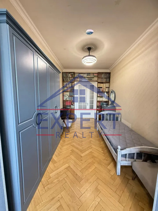 ԿԵՆՏՐՈՆ, ԽԱՆՋՅԱՆ ՓՈՂՈՑ, 3 ՍԵՆՅԱԿ