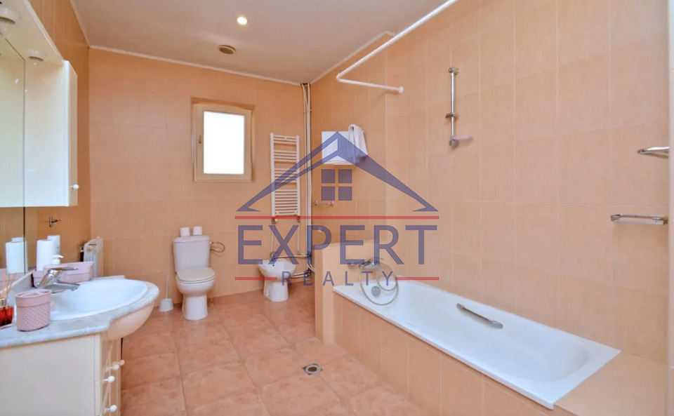 ԿԵՆՏՐՈՆ, ՓԱՐՊԵՑՈՒ ՓՈՂՈՑ, 5 ՍԵՆՅԱԿ