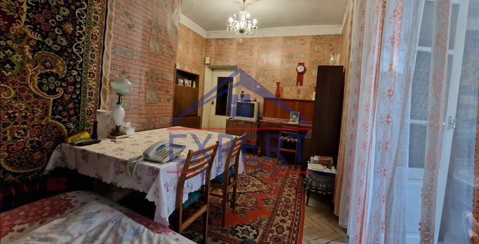 ԱՐԱԲԿԻՐ, ԿՈՄԻՏԱՍԻ ՊՈՂՈՏԱ, 1 ՍԵՆՅԱԿ