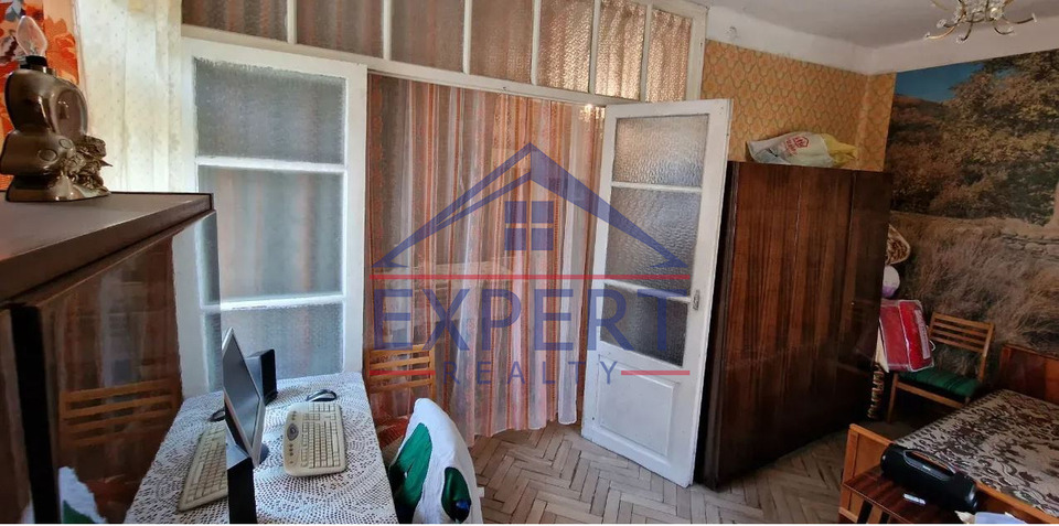 ԱՐԱԲԿԻՐ, ԿՈՄԻՏԱՍԻ ՊՈՂՈՏԱ, 1 ՍԵՆՅԱԿ