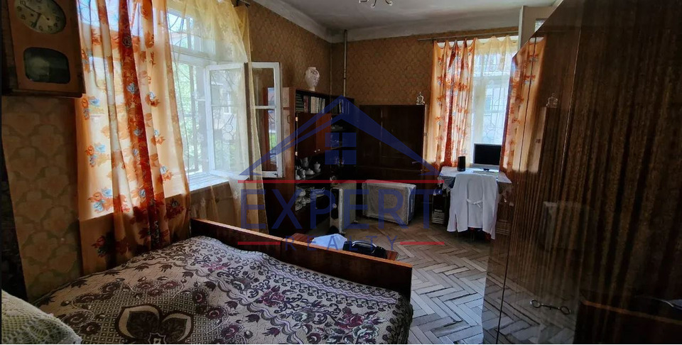 ԱՐԱԲԿԻՐ, ԿՈՄԻՏԱՍԻ ՊՈՂՈՏԱ, 1 ՍԵՆՅԱԿ