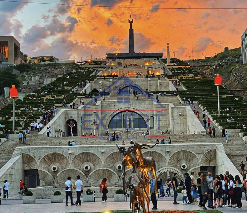 ԿԵՆՏՐՈՆ, ԹԱՄԱՆՅԱՆ ՓՈՂՈՑ, 1 ՍԵՆՅԱԿ