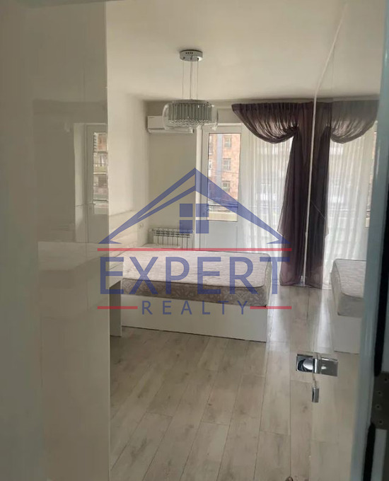 ԱՐԱԲԿԻՐ, ԿՈՄԻՏԱՍԻ ՊՈՂՈՏԱ, 3 ՍԵՆՅԱԿ