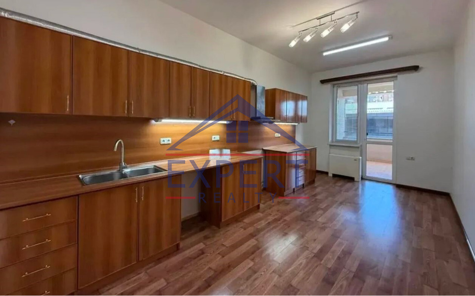 ԿԵՆՏՐՈՆ ԱՄԻՐՅԱՆ ՓՈՂՈՑ , 4 ՍԵՆՅԱԿ