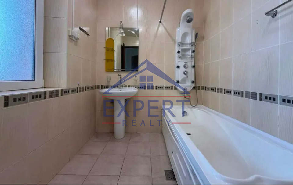 ԿԵՆՏՐՈՆ ԱՄԻՐՅԱՆ ՓՈՂՈՑ , 4 ՍԵՆՅԱԿ