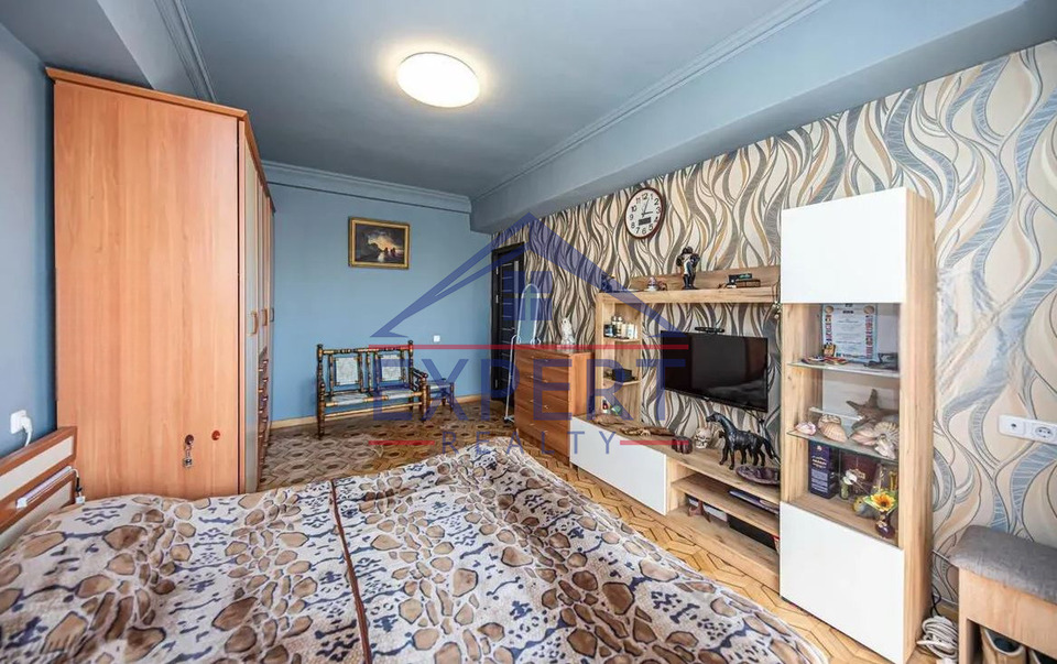 ԿԵՆՏՐՈՆ, ԽՈՐԵՆԱՑՈՒ ՓՈՂՈՑ, 3 ՍԵՆՅԱԿ