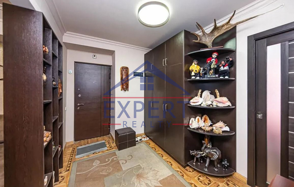 ԿԵՆՏՐՈՆ, ԽՈՐԵՆԱՑՈՒ ՓՈՂՈՑ, 3 ՍԵՆՅԱԿ