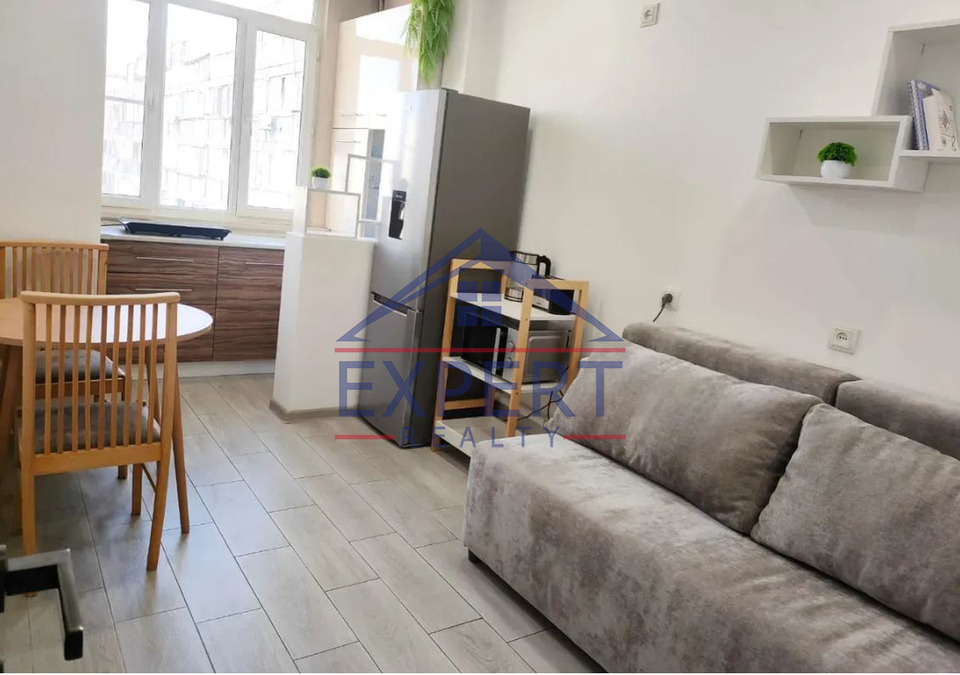 ԿԵՆՏՐՈՆ ԵՐՎԱՆԴ ՔՈՉԱՐ, 1 ՍԵՆՅԱԿ