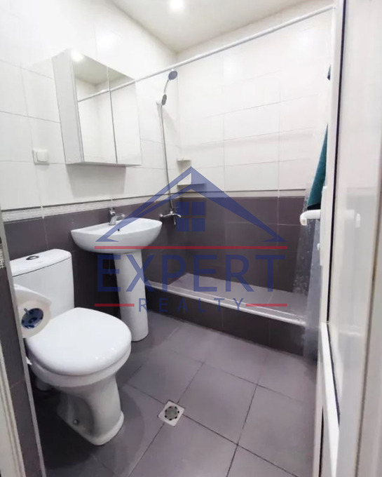 ԿԵՆՏՐՈՆ ԵՐՎԱՆԴ ՔՈՉԱՐ, 1 ՍԵՆՅԱԿ