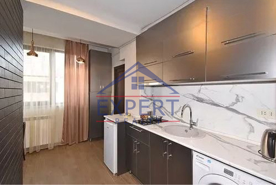 ԿԵՆՏՐՈՆ ԵՐՎԱՆԴ ՔՈՉԱՐ, 3 ՍԵՆՅԱԿ