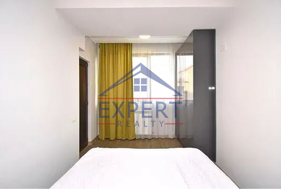 ԿԵՆՏՐՈՆ ԵՐՎԱՆԴ ՔՈՉԱՐ, 3 ՍԵՆՅԱԿ