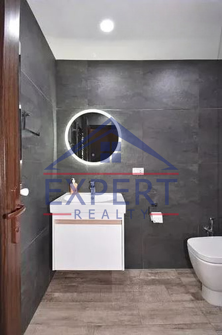 ԿԵՆՏՐՈՆ ԵՐՎԱՆԴ ՔՈՉԱՐ, 3 ՍԵՆՅԱԿ