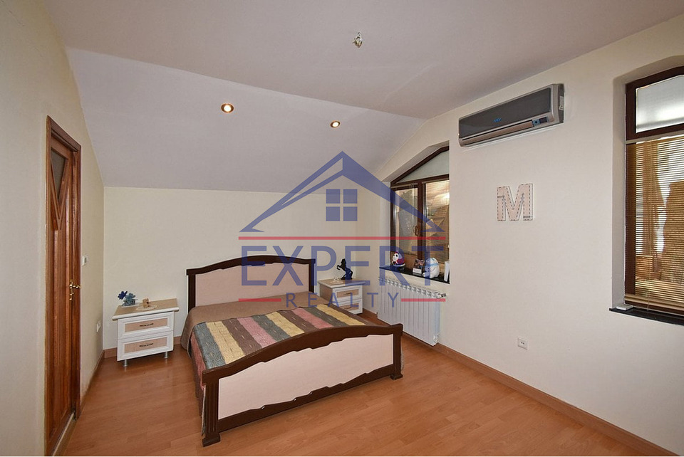 ԱՐԱԲԿԻՐ, ՎԻԿՏՈՐ ՀԱՄԲԱՐՁՈՒՄՅԱՆ, 4 ՍԵՆՅԱԿ