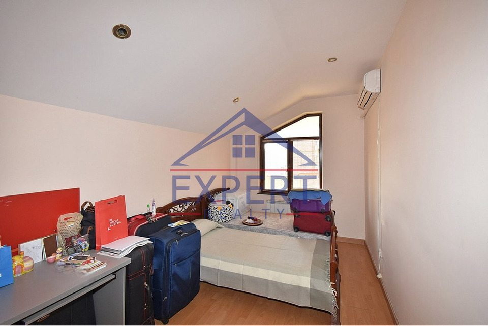 ԱՐԱԲԿԻՐ, ՎԻԿՏՈՐ ՀԱՄԲԱՐՁՈՒՄՅԱՆ, 4 ՍԵՆՅԱԿ