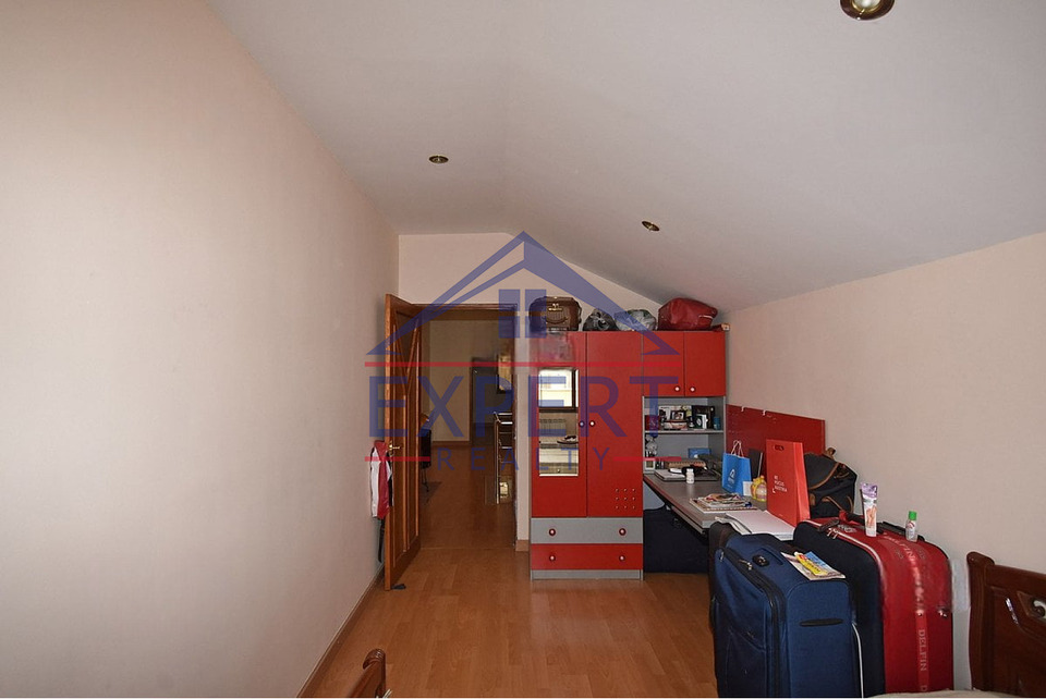 ԱՐԱԲԿԻՐ, ՎԻԿՏՈՐ ՀԱՄԲԱՐՁՈՒՄՅԱՆ, 4 ՍԵՆՅԱԿ