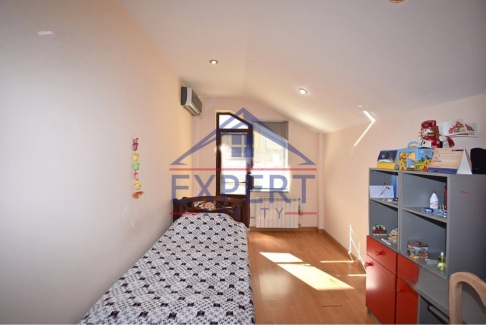 ԱՐԱԲԿԻՐ, ՎԻԿՏՈՐ ՀԱՄԲԱՐՁՈՒՄՅԱՆ, 4 ՍԵՆՅԱԿ