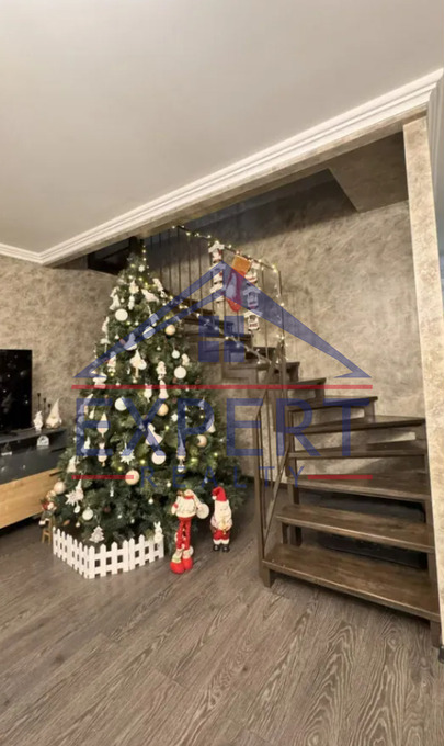 ԿԵՆՏՐՈՆ, ՉԱՐԵՆՑԻ ՓՈՂՈՑ, 4 ՍԵՆՅԱԿ