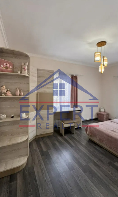 ԿԵՆՏՐՈՆ, ՉԱՐԵՆՑԻ ՓՈՂՈՑ, 4 ՍԵՆՅԱԿ