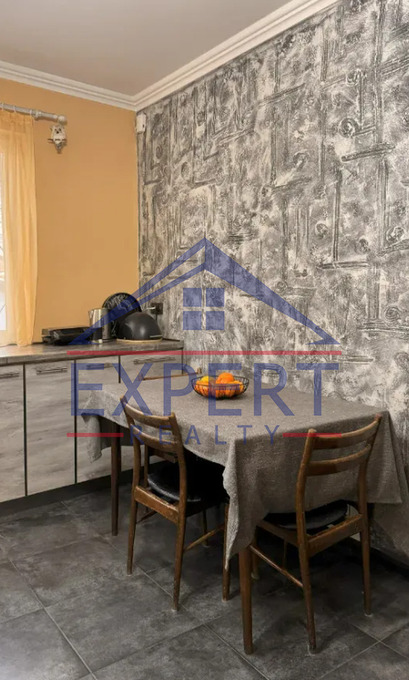 ԿԵՆՏՐՈՆ, ՉԱՐԵՆՑԻ ՓՈՂՈՑ, 4 ՍԵՆՅԱԿ