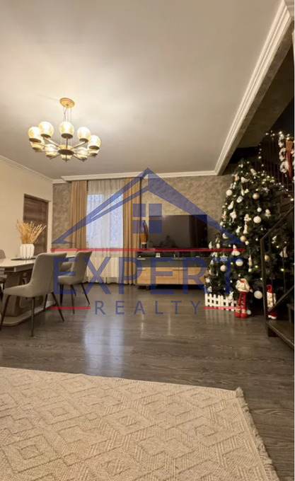 ԿԵՆՏՐՈՆ, ՉԱՐԵՆՑԻ ՓՈՂՈՑ, 4 ՍԵՆՅԱԿ