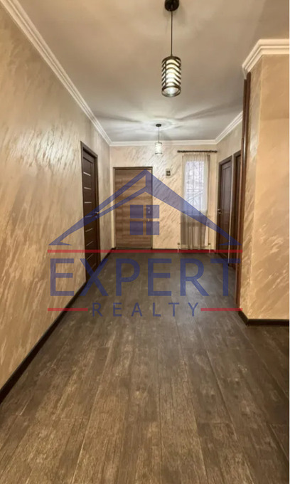 ԿԵՆՏՐՈՆ, ՉԱՐԵՆՑԻ ՓՈՂՈՑ, 4 ՍԵՆՅԱԿ