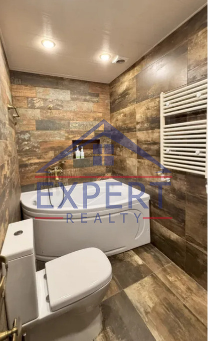 ԿԵՆՏՐՈՆ, ՉԱՐԵՆՑԻ ՓՈՂՈՑ, 4 ՍԵՆՅԱԿ