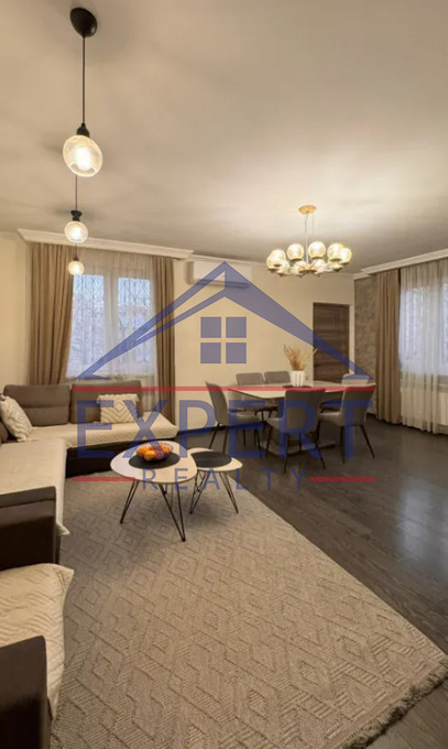 ԿԵՆՏՐՈՆ, ՉԱՐԵՆՑԻ ՓՈՂՈՑ, 4 ՍԵՆՅԱԿ