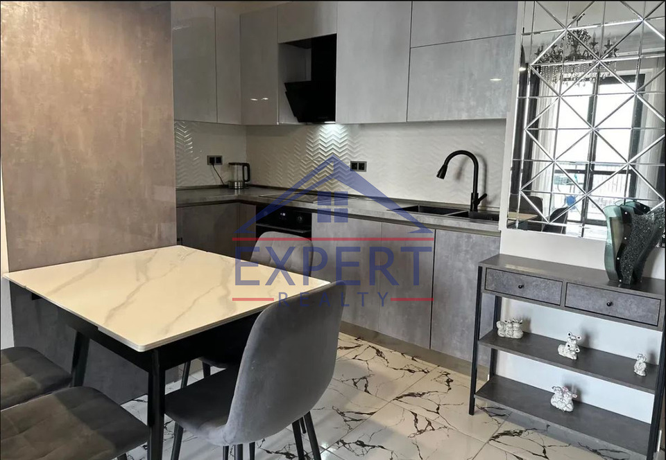 ԿԵՆՏՐՈՆ, ՌՈՍՏՈՄԻ ՓՈՂՈՑ, 3 ՍԵՆՅԱԿ