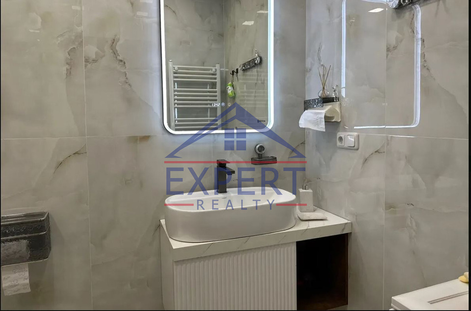 ԿԵՆՏՐՈՆ, ՌՈՍՏՈՄԻ ՓՈՂՈՑ, 3 ՍԵՆՅԱԿ