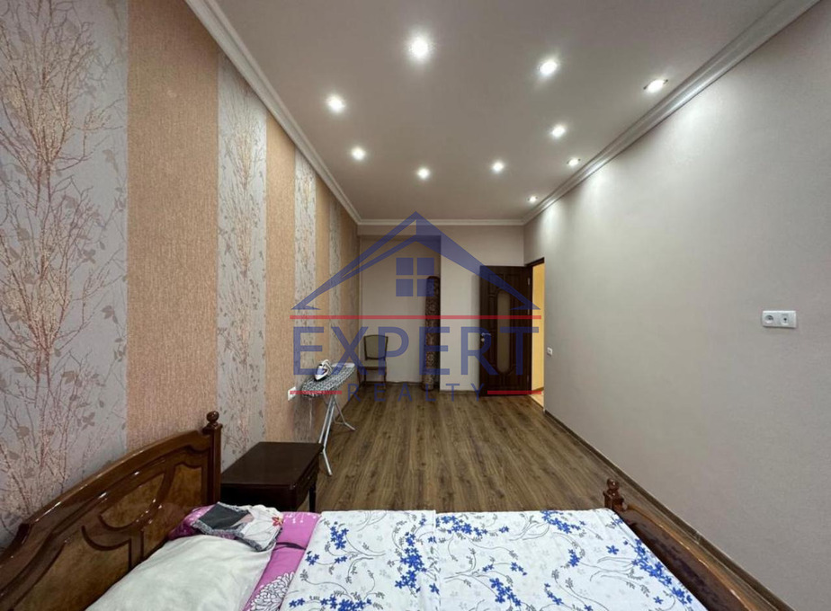 ԿԵՆՏՐՈՆ, ԾԻԾԵՌՆԱԿԱԲԵՐԴԻ ԽՃՈԻՂԻ, 3 ՍԵՆՅԱԿ