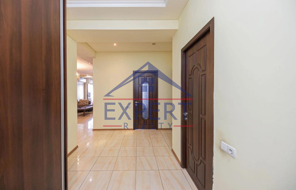 ԿԵՆՏՐՈՆ, ԾԻԾԵՌՆԱԿԱԲԵՐԴԻ ԽՃՈԻՂԻ, 3 ՍԵՆՅԱԿ